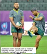  ??  ?? Australia’s centre Samu Kerevi (L) watches fly-half Christian Lealiifano kick the ball during the captain’s run training