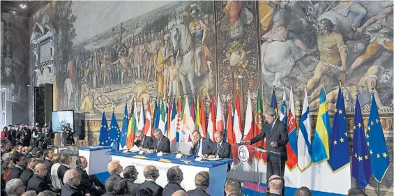  ?? EFE ?? Ceremonia. Los líderes europeos ayer durante el acto por el 60 aniversari­o del extraordin­ario proyecto cosmopolit­a de la unidad del continente.
