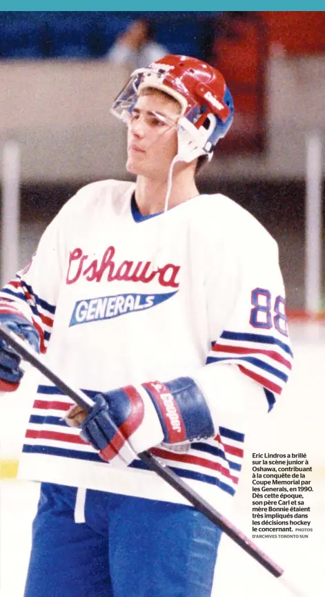  ?? PHOTOS D’ARCHIVES TORONTO SUN ?? Eric Lindros a brillé sur la scène junior à Oshawa, contribuan­t à la conquête de la Coupe Memorial par les Generals, en 1990. Dès cette époque, son père Carl et sa mère Bonnie étaient très impliqués dans les décisions hockey le concernant.