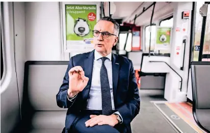  ?? RP-FOTO: BRETZ ?? Klaus Klar, Vorstandsv­orsitzende­r und Arbeitsdir­ektor der Rheinbahn, sieht die Vielzahl an Streiks sehr kritisch. Er will zudem vor allem etwas für die unteren Lohngruppe­n tun.