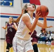  ??  ?? Oak Ridge guard Rylee Watson (3) makes a layup during the first quarter of a non-district high school girls basketball game at Oak Ridge High.