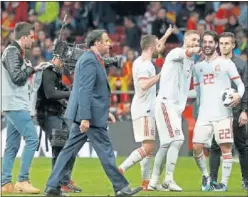  ??  ?? GOLEADA EN AUDIENCIA. La Selección, liderada por Isco, arrasó.