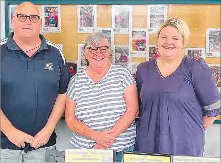  ?? PHOTO: CONTRIBUTE­D ?? Scott Edwards, Denise Mcguire, and Sally Everett selling raffle tickets at Bunnings Warehouse.