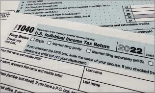  ?? JON ELSWICK — THE ASSOCIATED PRESS ?? IRS-certified volunteers from the CSULB College of Business will offer free tax help until April 10.