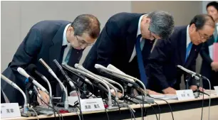  ?? — AFP ?? Chairman and CEO of Japanese airbag maker Takata Corp Shigehisa Takada bows with other executives at the end of a press conference in Tokyo on Monday.