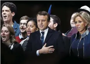  ??  ?? Le candidat d’En marche ! a savouré sa victoire sur l’esplanade du Louvre.