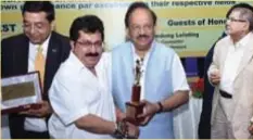  ??  ?? Vijay Ahuja, Chairman, Delhi Book Storewas conferred the award by Dr. Harsh Vardhan