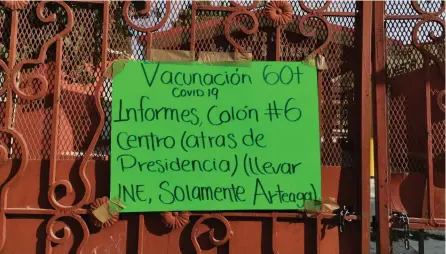  ??  ?? Las personas de la tercera edad están preocupado­s porque no se comunican con ellos para la aplicación del biológico.