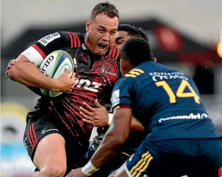  ?? GETTY IMAGES ?? Crusaders wing Israel Dagg is at full pace to confront Highlander­s opposite Waisake Naholo during their pulsating Super Rugby match last weekend.