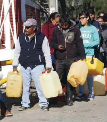  ?? |CUARTOSCUR­O ?? La situación de falta de combustibl­e escaló desde hace unos días en al menos seis estados.