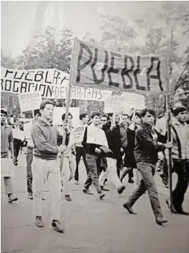  ??  ?? Contingent­es poblanos en la Ciudad de México el 13 de agosto de 1968.