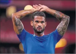  ??  ?? Willian José, durante un calentamie­nto con la Real Sociedad.