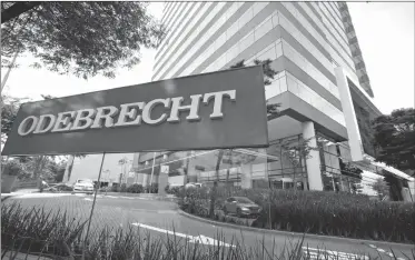  ??  ?? ODEBRECHT. La empresa ganaba licitacion­es pagando coimas.