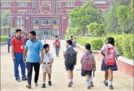  ?? SANJEEV VERMA/HT PHOTO ?? Students at Ryan Internatio­nal school, Bhondsi, as it reopened after 10 days on Monday.