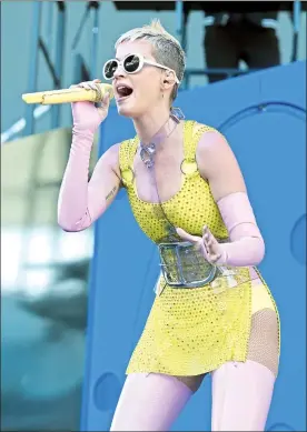  ??  ?? Katy Perry dijo que el atentado terrorista tras un show de Ariana Grande en Inglaterra la dejó “destrozada”. La cantante apoyó a las víctimas al participar en el concierto One Love Manchester ■ Foto Ap