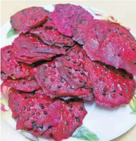  ??  ?? Close up of dragon fruit chips developed by DPI.