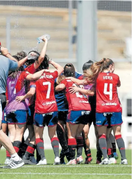  ?? Foto: CA Osasuna ?? Las jugadoras de Osasuna celebran la clasificac­ión para el ‘play off’.