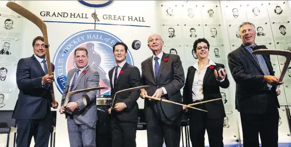  ?? CHRISTOPHE­R KATSAROV/THE CANADIAN PRESS ?? The class of 2017 entering the Hockey Hall of Fame — including, from left, Teemu Selanne, Mark Recchi, Paul Kariya, Jeremy Jacobs, Danielle Goyette and Dave Andreychuk — were in Toronto on Friday for a ring ceremony and dropped the puck at the Maple...