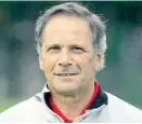  ?? Foto: APA / Günter R. Artinger ?? Peter Persidis startete beim NAC. Der Rapid-Libero war später Co-Trainer des Nationalte­ams. Er starb 2009 mit 61 Jahren.