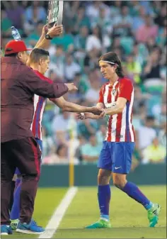  ??  ?? BAJA. Filipe Luis vio la amarilla y no jugará ante el Athletic.