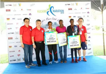  ??  ?? Njuguna (third left), Jebet (third right) and Lagat (second right) in a group photo with Snowdan (second left), Wong (left) and Liew (right) during the prize presentati­on ceremony.