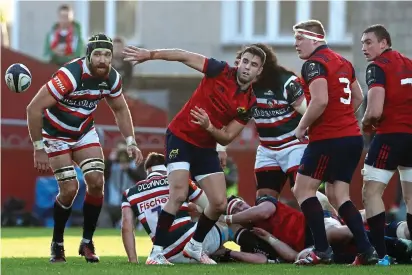  ??  ?? MAGIC: Conor Murray (centre) was on top form as Munster demolished Leicester Tigers and (below) Simon Zebo scores