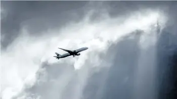  ?? FRANK RUMPENHORS­T/THE CANADIAN PRESS ?? An Air Canada plane flies underneath dark clouds illuminate­d by some sun rays above Frankfurt, Germany in March. Air Canada said Thursday it will launch its own loyalty rewards plan in 2020 and not renew its contract with the company running Aeroplan,...