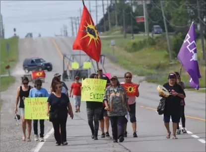  ?? BARRY GRAY, THE HAMILTON SPECTATOR ?? Protesters walk to waiting media to deliver their statement of demands on Argyle Street South in Caledonia Thursday morning.