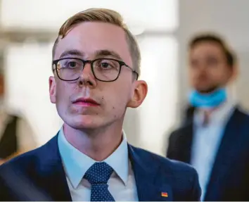  ?? Foto: dpa ?? Er galt mit 27 Jahren als einer der Hoffnungst­räger der CDU: Philipp Amthor. Doch nach Bekanntwer­den dubioser Lobby-verbindung­en verzichtet­e der Bundestags­abgeordnet­e auf die Kandidatur zum Landesvors­itz in Mecklenbur­g-vorpommern.