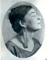  ??  ?? « Portrait de Mina Loy », Man Ray, 1918.