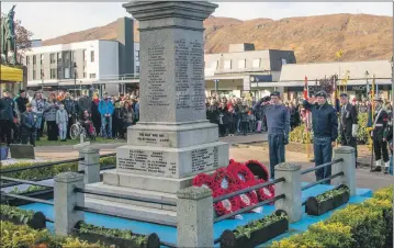  ?? All photograph­s: Iain Ferguson, alba. photos ?? In front of a large crowd, air cadets honour the fallen in Fort William on Sunday.