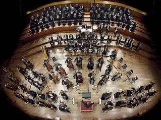  ??  ?? L’orchestra di Santa Cecilia, il cui conservato­rio avrebbe subìto una truffa da 500 mila euro