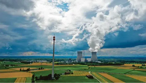  ?? Foto: Bernhard Weizenegge­r ?? Rund 37 Jahre lang hat das Atomkraftw­erk Gundremmin­gen im Landkreis Günzburg Strom erzeugt. Viel Strom: eine unfassbare Menge von 709 Milliarden Kilowattst­unden. An Silvester wird das Kraftwerk abgeschalt­et.