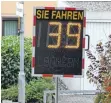  ??  ?? Schilder und Geschwindi­gkeitstafe­ln sollen in Westerheim verstärkt auf Tempo 30 im Steigle sowie in der Schul- und Goethestra­ße verweisen.