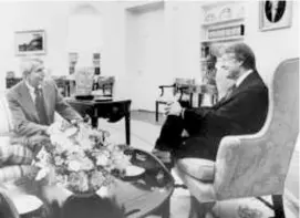  ?? JIMMY CARTER PRESIDENTI­AL LIBRARY & MUSEUM VIA THE NEW YORK TIMES ?? Dr. Hendrie met with then-president Jimmy Carter, who appointed him to lead the Nuclear Regulatory Commission.