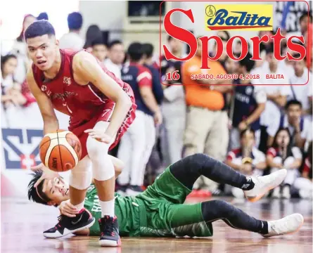  ?? RIO DELUVIO ?? KAPIT! Hinila ni Carlo Young ng St. Benilde sa paa ni Jerrick Balanza ng Letran para mapigil ang pagtatangk­a nitong fast break sa mainit na tagpo ng kanilang laro sa NCAA Season 94 basketball tournament. Nagwagi ang Letran.