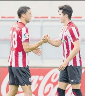  ?? FOTO: ATHLETIC ?? Reconocimi­ento De Marcos felicita a Morcillo por el gol anotado ante el Eibar