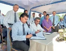  ??  ?? Overseas Realty Group CEO Pravir Samarasing­he and ICC Vice Chairman Harsha De Seram signing the contract for Phase 2 Havelock City