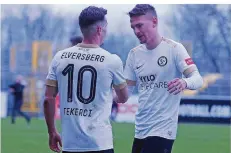  ?? FOTO: EIBER/IMAGO IMAGES ?? Die SV Elversberg will ihre Topspieler Sinan Tekerci (links) und Kapitän Luca Dürholtz behalten und steht mit ihnen in Verhandlun­gen.