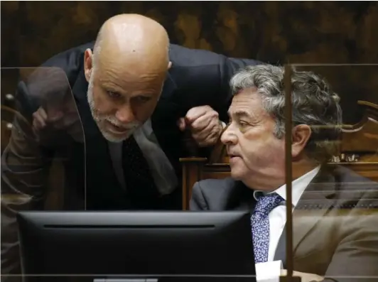  ?? ?? ► El senador Juan Antonio Coloma (UDI) junto al ministro Segpres, Álvaro Elizalde (PS).