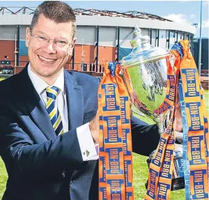  ?? Picture: SNS. ?? SPFL chief executive Neil Doncaster with the Irn-Bru Cup.