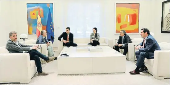  ?? EMILIA GUTIÉRREZ ?? Reunidos, de izquierda a derecha, Unai Sordo, Pepe Álvarez, Pedro Sánchez, Magdalena Valerio, Juan Rosell y Antonio Garamendi