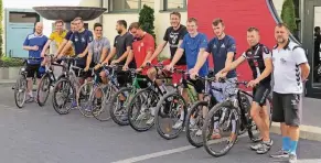  ?? FOTO: TVK ?? Vielleicht das nächste deutsche Team für die Tour de France? Mit einem Triathlon machten sich die Handballer des TV Korschenbr­oich fit für die neue Saison.