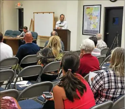  ?? LESLIE KROWCHENKO – DIGITAL FIRST MEDIA ?? Middletown Coalition for Community Safety spokespers­on Eric Friedman poses a question during Monday’s informatio­nal meeting for residents concerning the Mariner East 2 pipeline project.