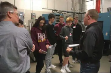  ?? ZACHARY SRNIS — THE MORNING JOURNAL ?? Scott Wagner, right, gives a tour of the Bendix facility to Avon Lake High School students.