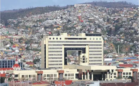  ??  ?? ► El edificio del Congreso en Valparaíso.