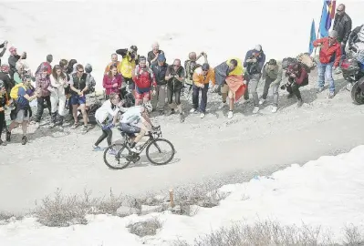  ?? Ansa ?? Campione tra la neve Il britannico Froome durante la fuga