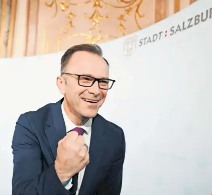  ?? [APA/Barbara Gindl] ?? Bernhard Auinger gewinnt die Stichwahl, nach siebenjähr­iger Unterbrech­ung regiert in Salzburg wieder die SPÖ.