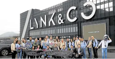  ?? ?? The combined group of UAAGI executives, bankers and media at the Ningbo Internatio­nal Circuit where Lynk & Co quenched the need for speed
