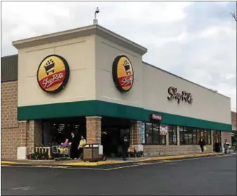  ?? TANIA BARRICKLO—DAILY FREEMAN ?? The exterior of ShopRite in the town of Ulster on Saturday.